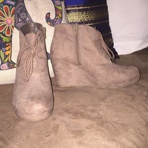 Merona women’s size 7, booties